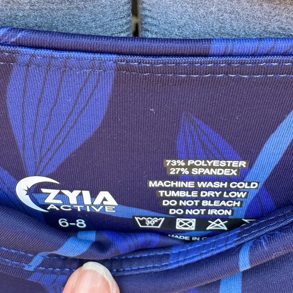 ZYIA Active Blue Print Capri Leggings Size 6-8